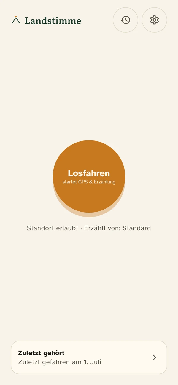 Startbildschirm der App: ein großer runder Knopf „Losfahren — startet GPS
                  & Erzählung“, darunter der Hinweis „Standort erlaubt“.